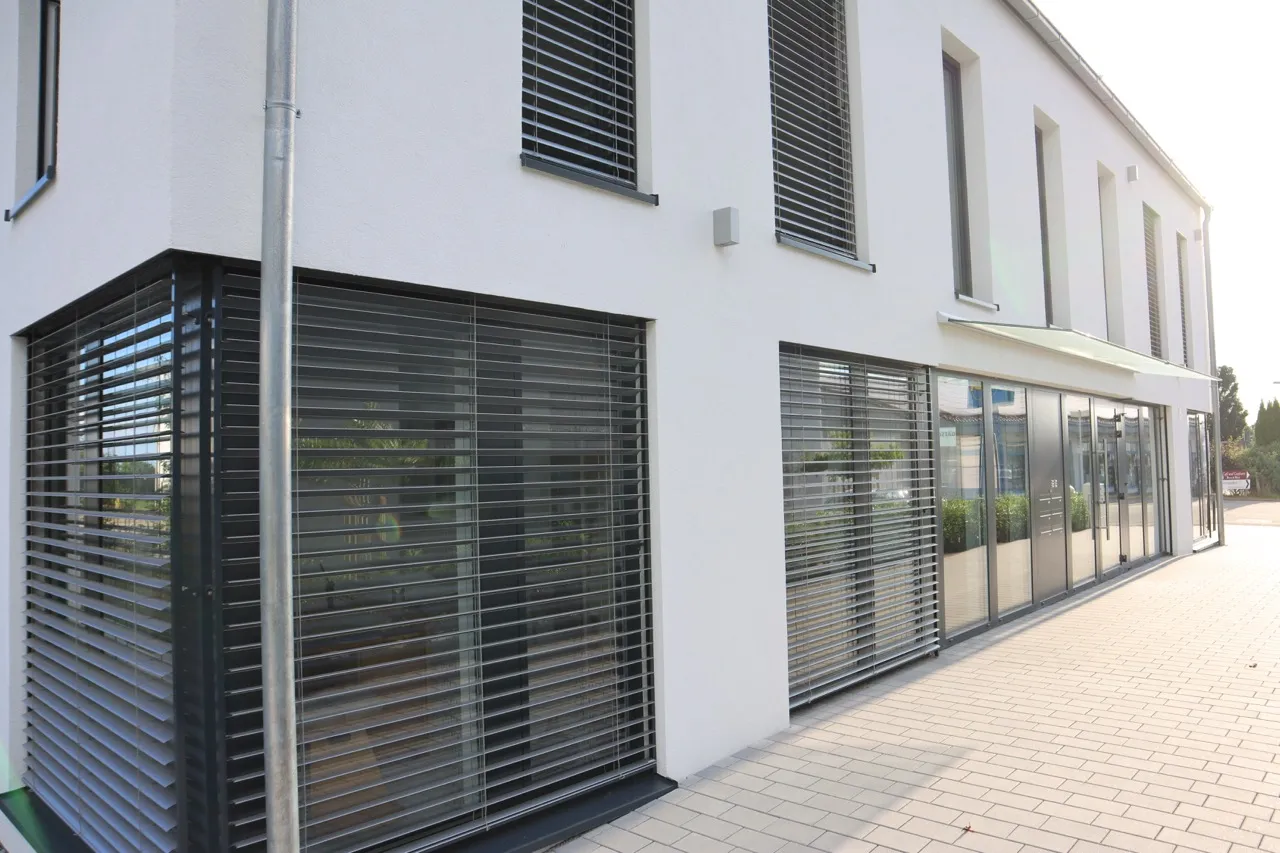 Das moderne Praxisgebäude in Gailingen am Hochrhein